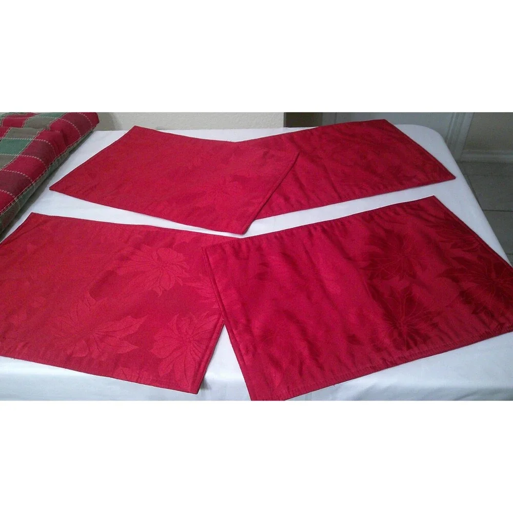Christmas Table Cloth & Placemats 54